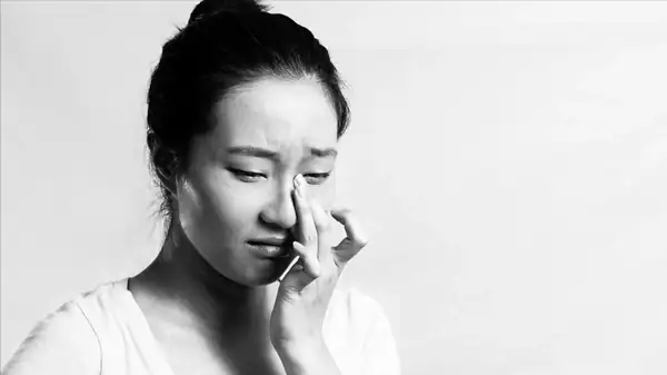 剛畢業的舟舟在外企工作，因性格保守，面對婦科檢查感到羞愧