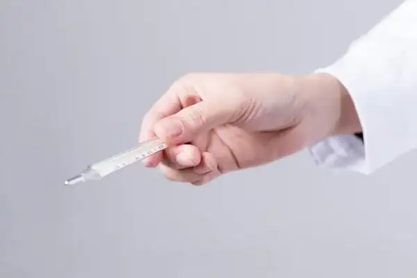 發燒是免疫力低下嗎_免疫力低發燒不退怎麼辦_免疫力低發高燒