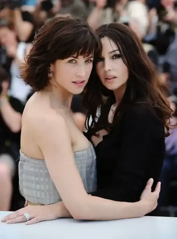 莫妮卡是哪裡人_莫妮卡是誰_莫妮卡是什麼樣的人