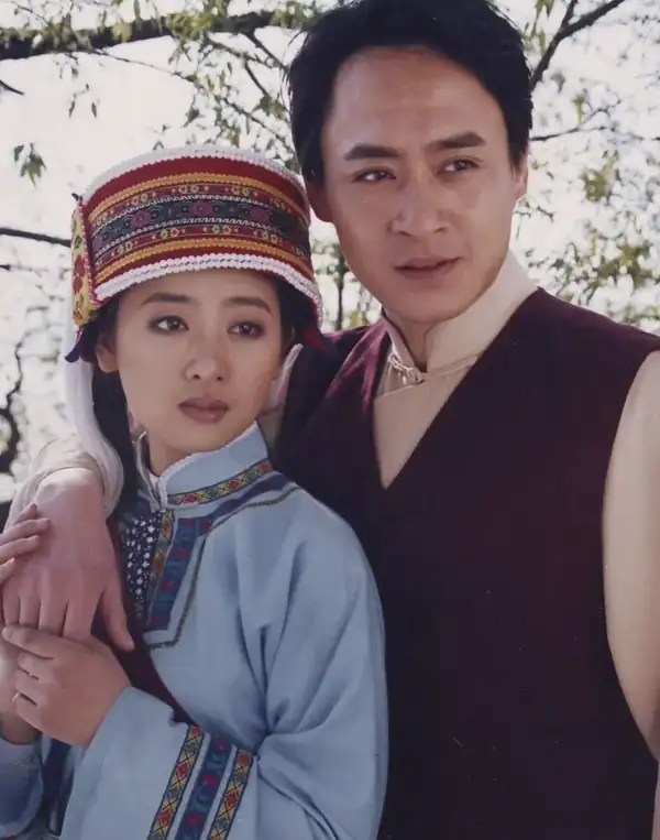 李琳頭婚_李琳前夫是誰_小李琳與前夫是什麼時候結婚的