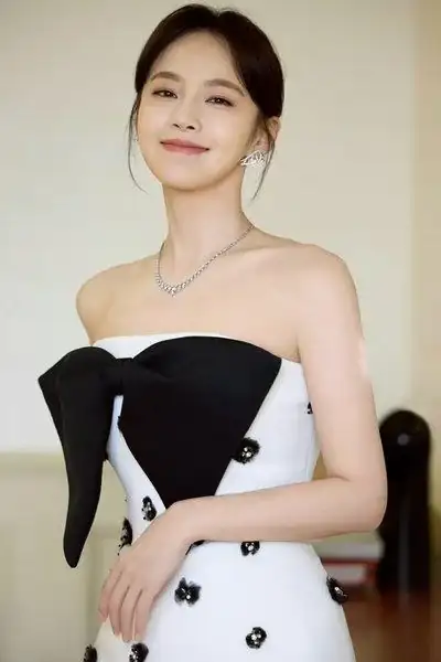 演員張佳寧是誰的女兒_舅舅批評爸爸_