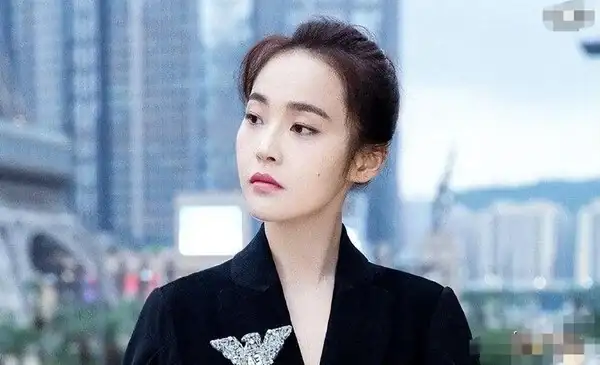 舅舅批評爸爸_演員張佳寧是誰的女兒_