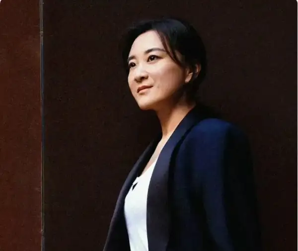 巴黎這一夜，以「特殊身分」亮相的賈玲，再次讓我們刮目相看！  _巴黎這一夜，以「特殊身分」亮相的賈玲，再次讓我們刮目相看！  _