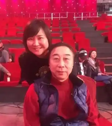 巴黎這一夜，以「特殊身分」亮相的賈玲，再次讓我們刮目相看！  _巴黎這一夜，以「特殊身分」亮相的賈玲，再次讓我們刮目相看！  _