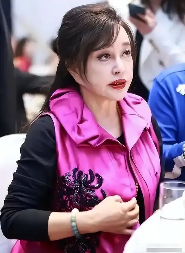曾經美得沉魚落雁，如今淪為土氣大媽，歲月這把「殺豬刀」太狠了__曾經美得沉魚落雁，如今淪為土氣大媽，歲月這把「殺豬刀」太狠了