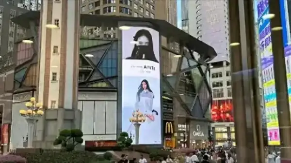 小S 女兒廣告牌引輿論風波，星二代世襲制下的無能二代們該何去何從？