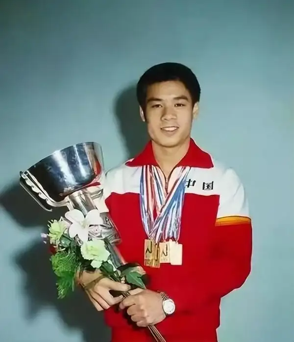 李寧蓄發__李寧表示