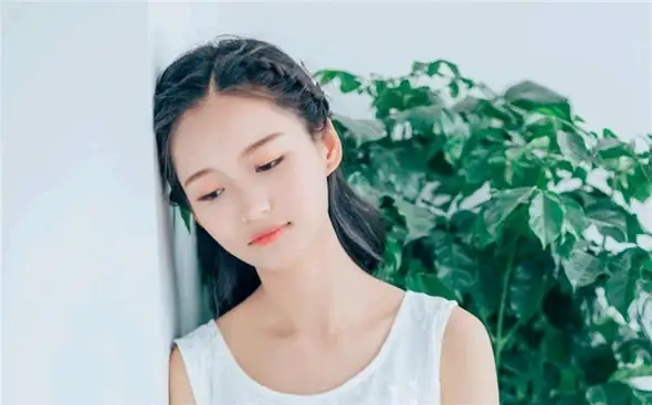 巨蟹座女生：溫柔善良卻易受傷，忠誠投入感情需謹慎