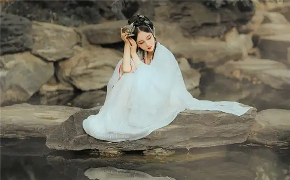 天秤座女生：表面平和冷靜，實則內心浮躁精神枯竭