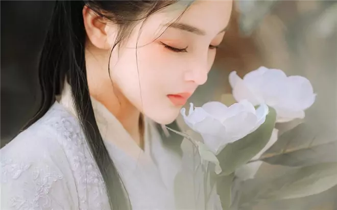 低頭有堅定的腳步什麼意思__低頭亦是堅強