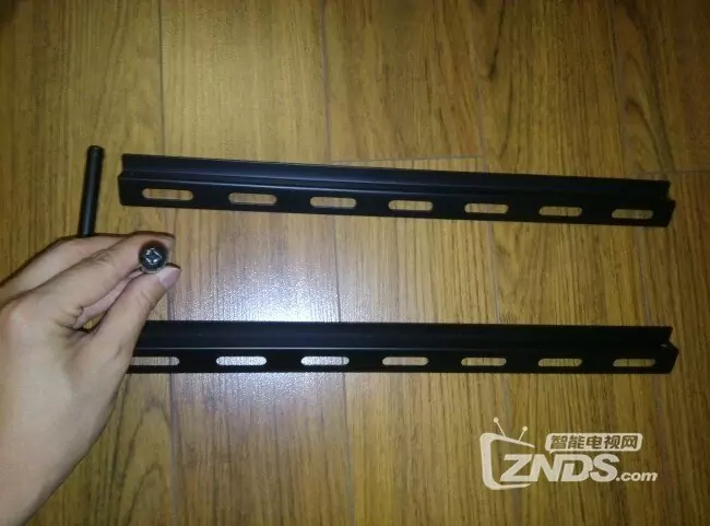 小米電視後面沒有螺絲孔_小米電視底部上不了螺絲_小米電視後背螺絲孔多大