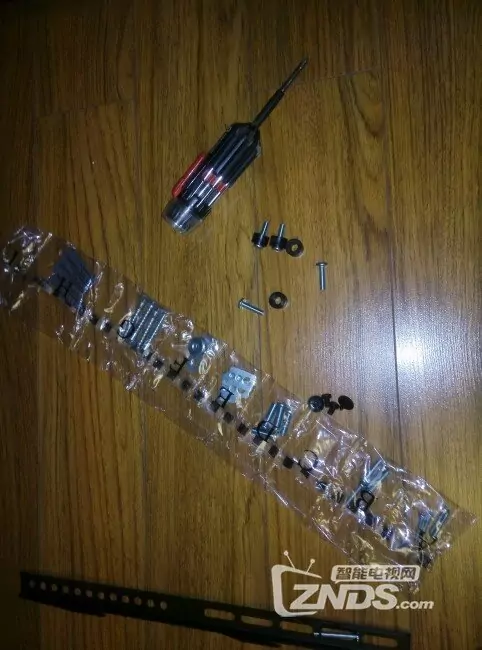 小米電視底部上不了螺絲_小米電視後背螺絲孔多大_小米電視後面沒有螺絲孔